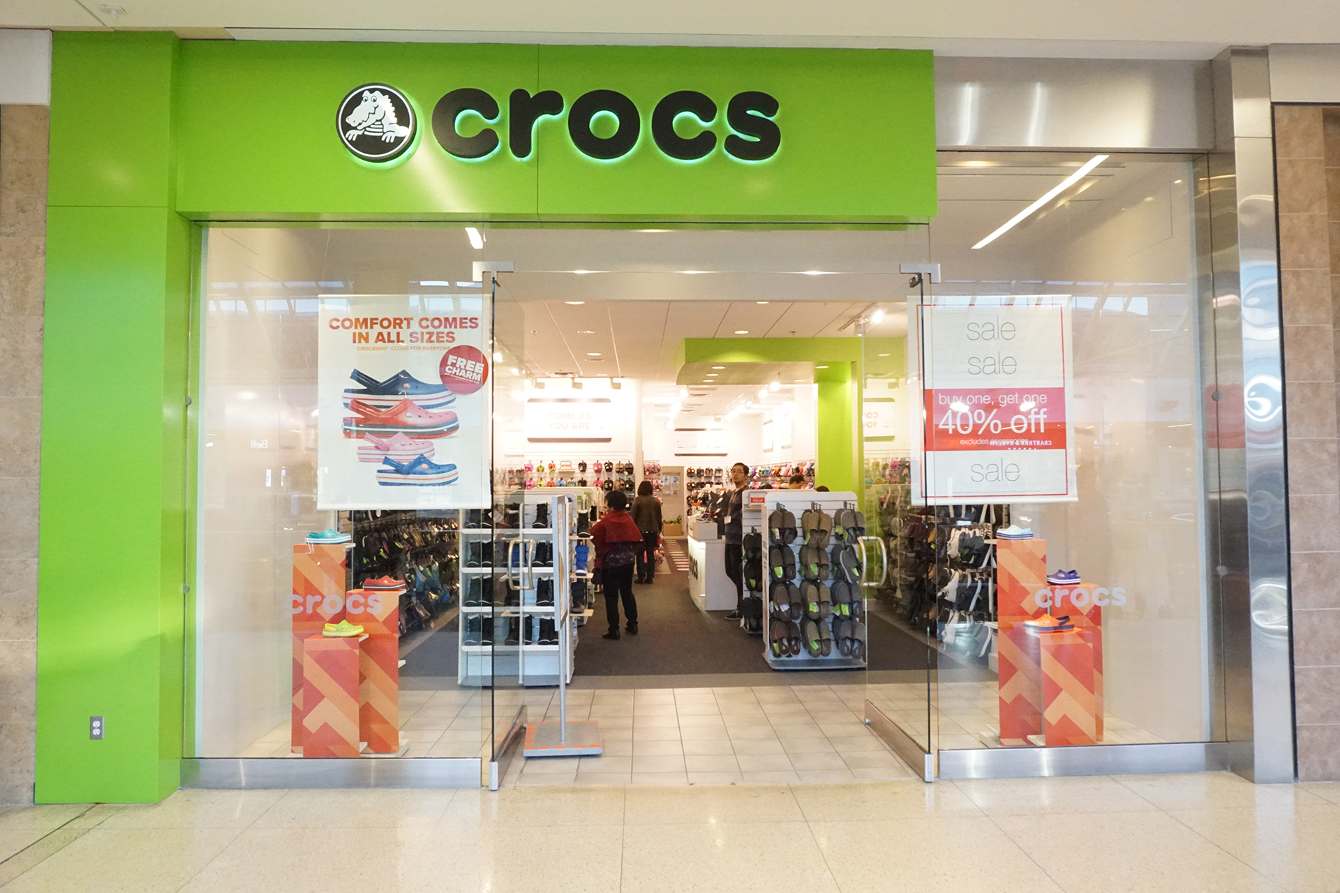 mall crocs