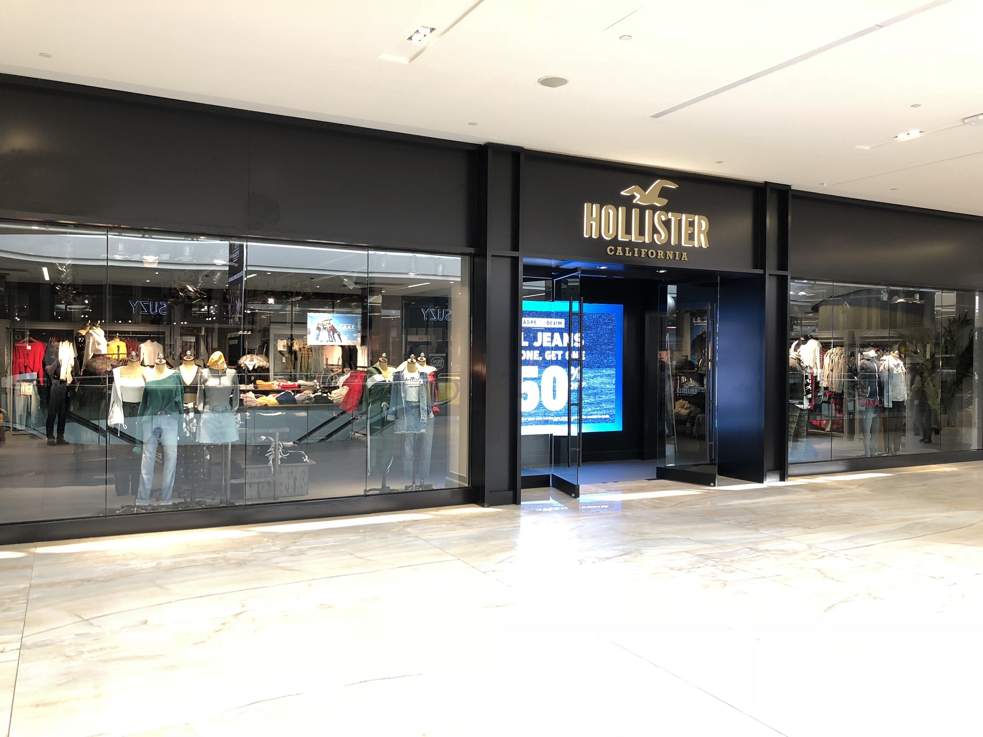 closest hollister store to me