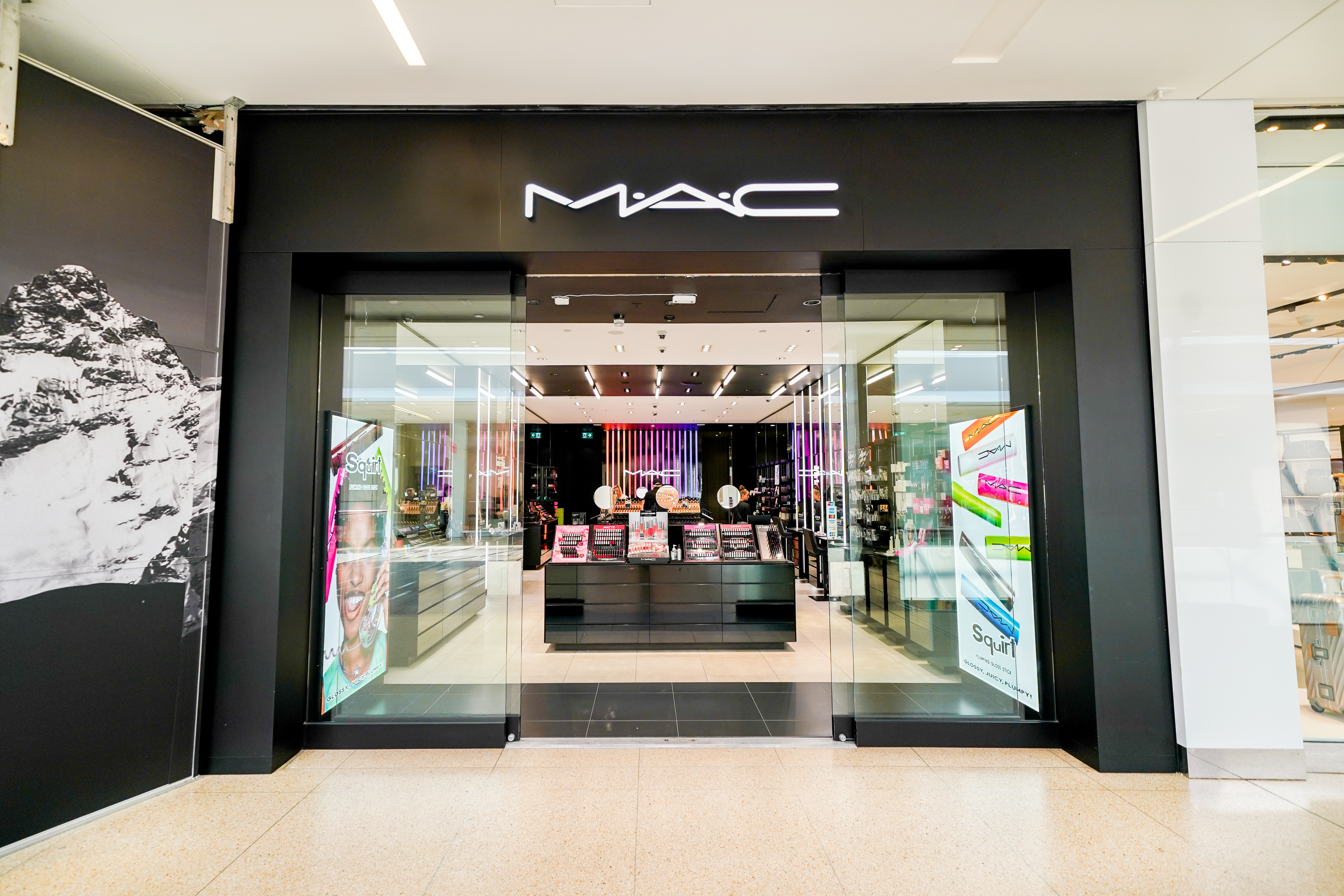 MAC Cosmetics West Edmonton Mall   A9 03000 