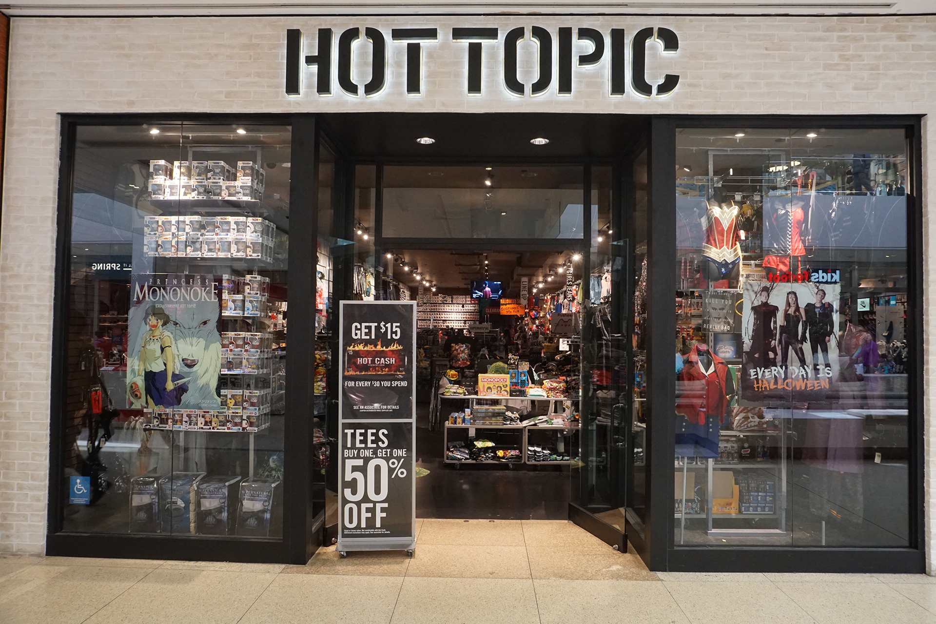 hot topic store stock